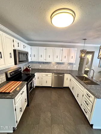 $374,000 | 12996 River Lane, Coeburn, VA 24230