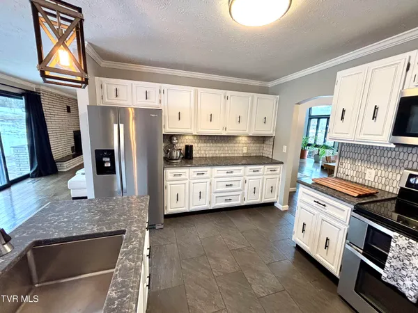 $374,000 | 12996 River Lane, Coeburn, VA 24230
