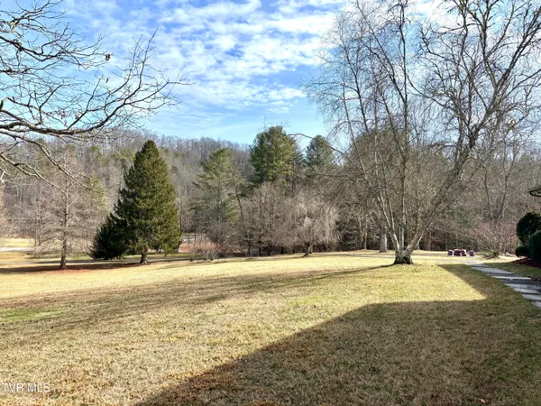 $374,000 | 12996 River Lane, Coeburn, VA 24230