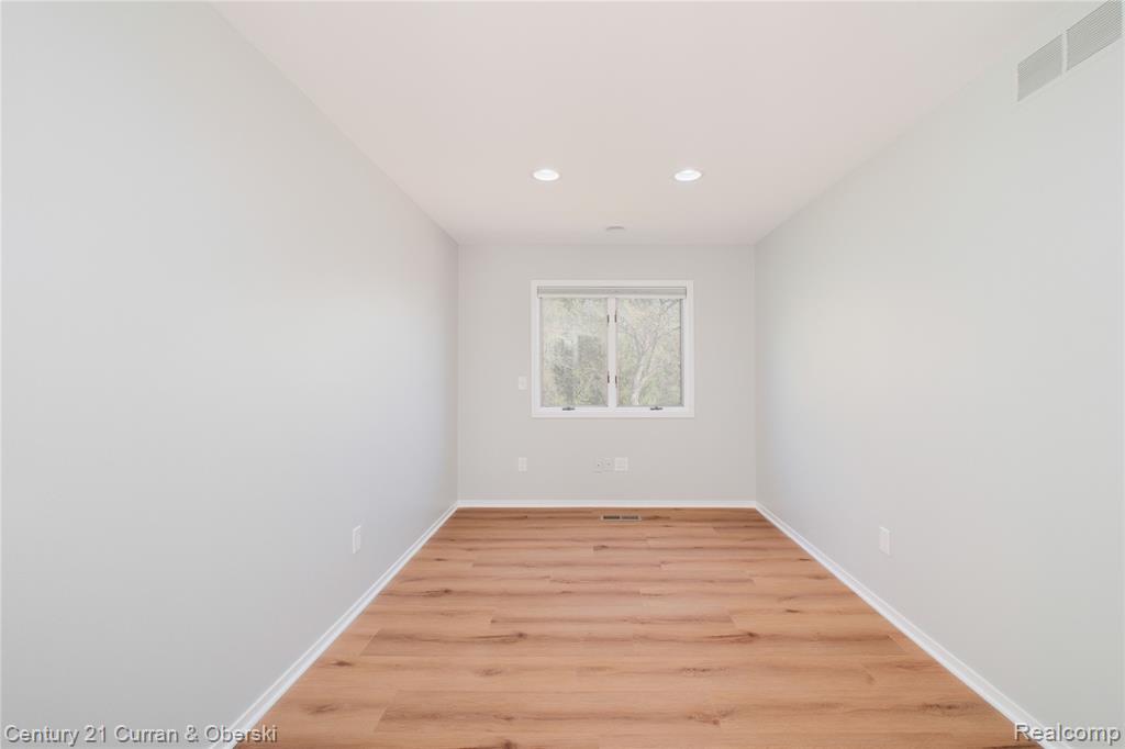 1083 North Livernois Road Rochester, MI 48306 - Photo 4 of 66