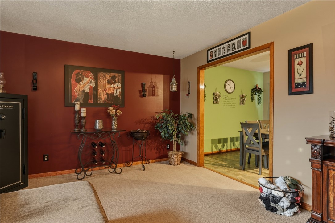 236 Robin Road Horseheads, NY 14845 - Photo 4 of 39 Living Room