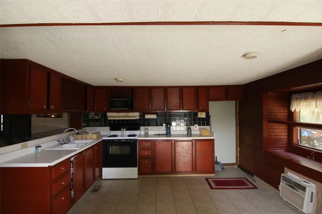 en empty room with windows