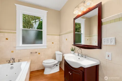$1,025,000 | 4611 34th Avenue West, Seattle, WA 98199
