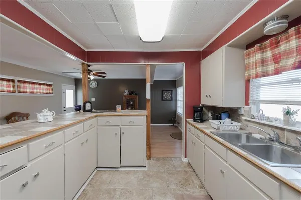 $1,395 | 221 West Burton Street, Sherman, TX 75092