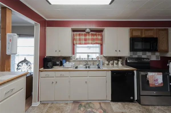 $1,395 | 221 West Burton Street, Sherman, TX 75092