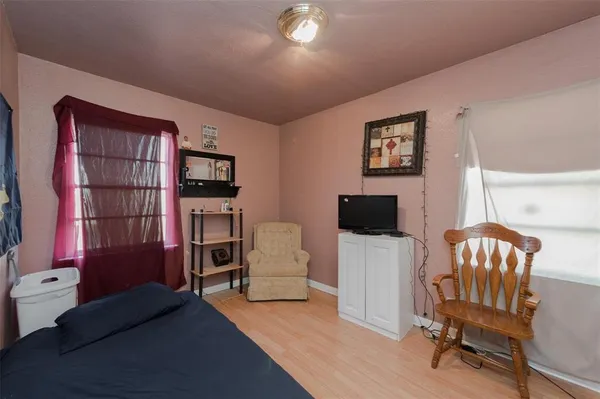 $1,395 | 221 West Burton Street, Sherman, TX 75092