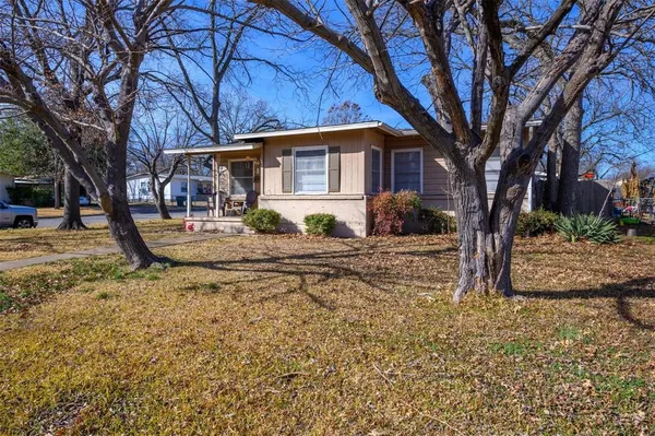 $1,395 | 221 West Burton Street, Sherman, TX 75092