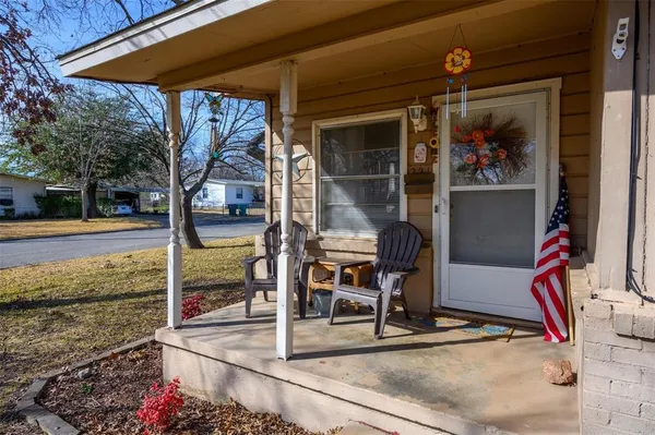 $1,395 | 221 West Burton Street, Sherman, TX 75092