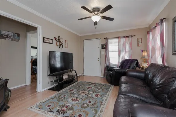 $1,395 | 221 West Burton Street, Sherman, TX 75092