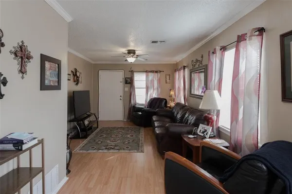 $1,395 | 221 West Burton Street, Sherman, TX 75092