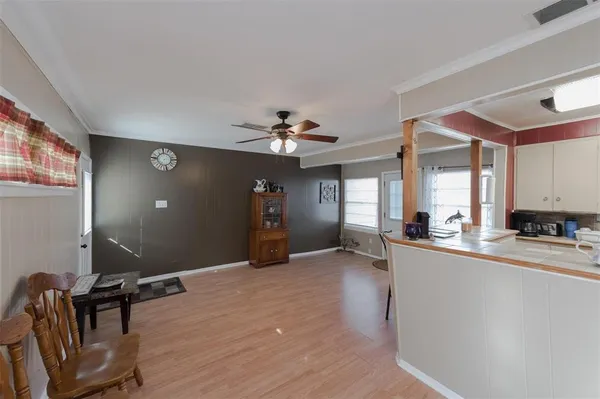 $1,395 | 221 West Burton Street, Sherman, TX 75092