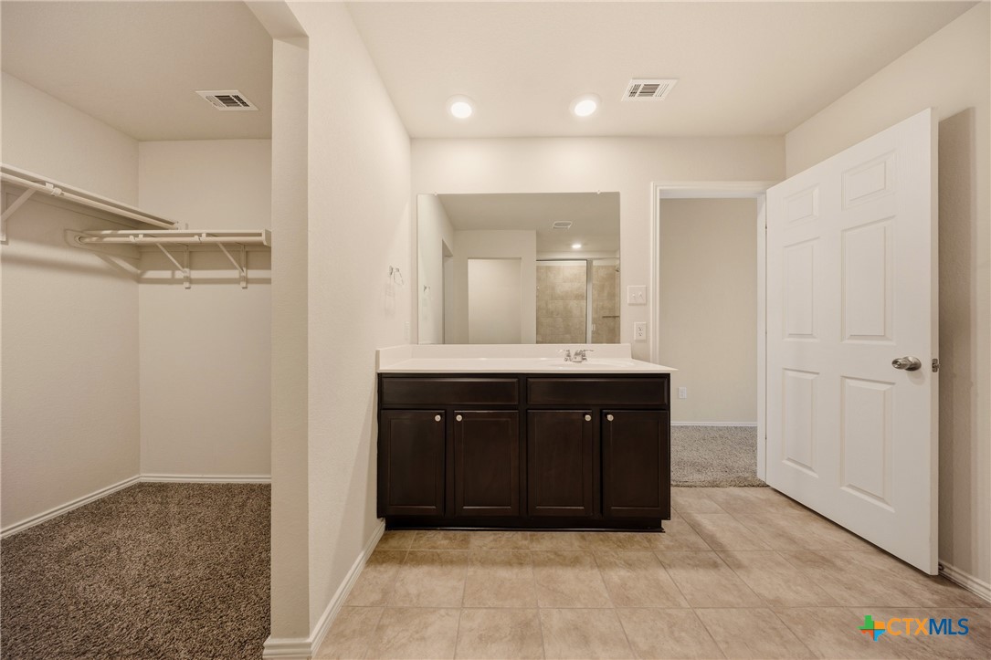 9506 Falme Lane Killeen, TX 76542 - Photo 13 of 27 a bathroom with a sink and a mirror
