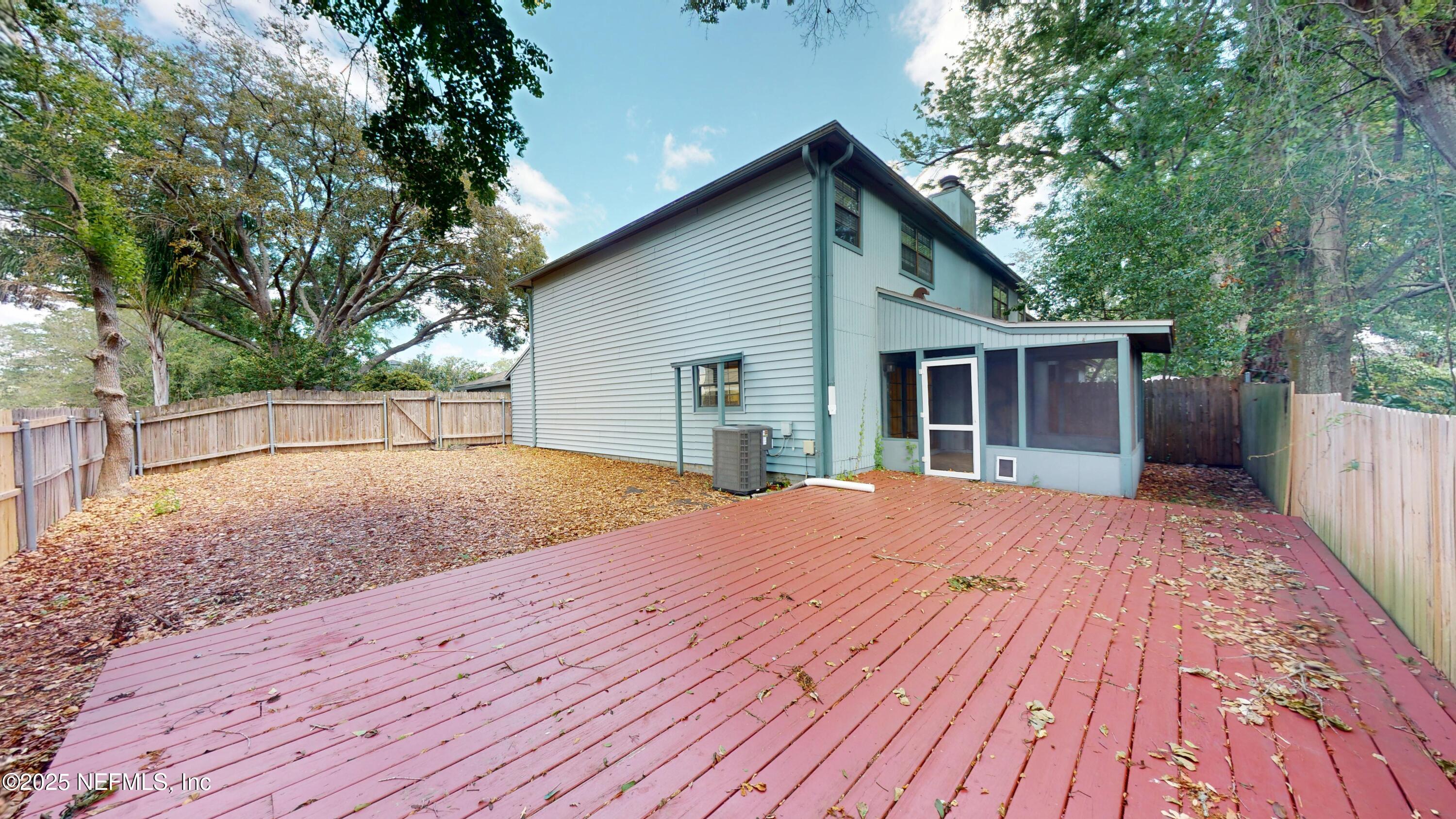 4402 Peppermill Place Jacksonville, FL 32257 - Photo 24 of 26 a view of backyard of house