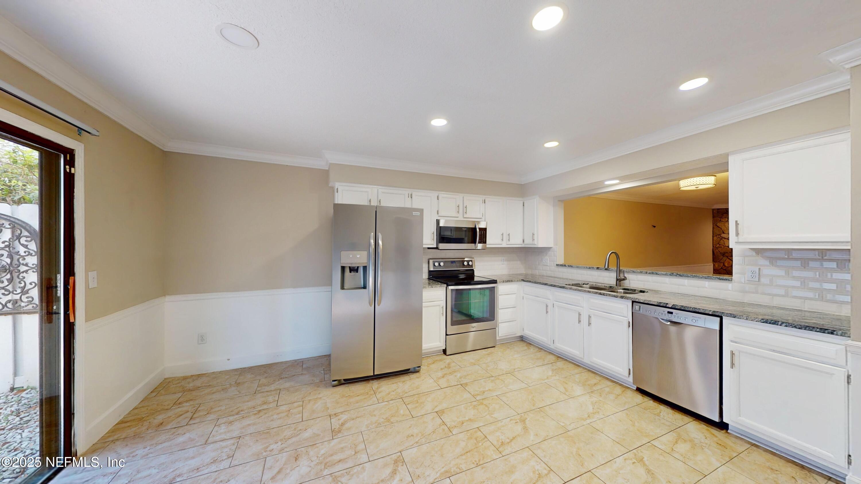 4402 Peppermill Place Jacksonville, FL 32257 - Photo 4 of 26 a kitchen with refrigerator and microwave
