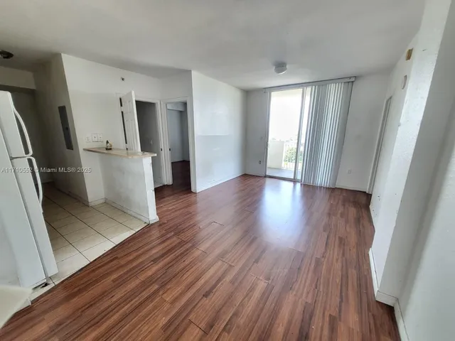 $2,550 | 120 Southwest 8th Avenue, Unit 501, Miami, FL 33130