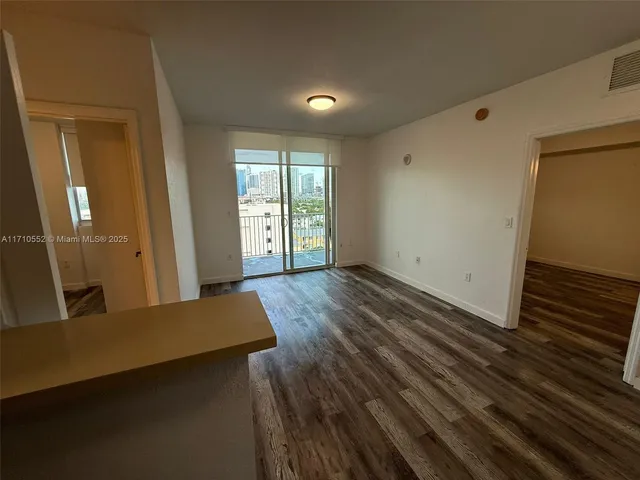 $2,550 | 120 Southwest 8th Avenue, Unit 501, Miami, FL 33130