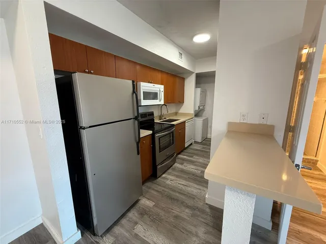 $2,550 | 120 Southwest 8th Avenue, Unit 501, Miami, FL 33130