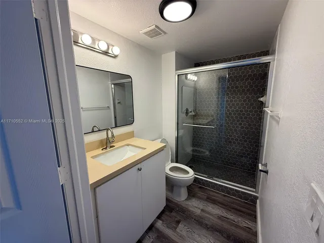 $2,550 | 120 Southwest 8th Avenue, Unit 501, Miami, FL 33130