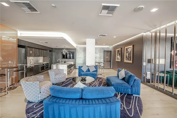 $5,500 | 1050 South Grand Avenue, Unit 1801, Los Angeles, CA 90015