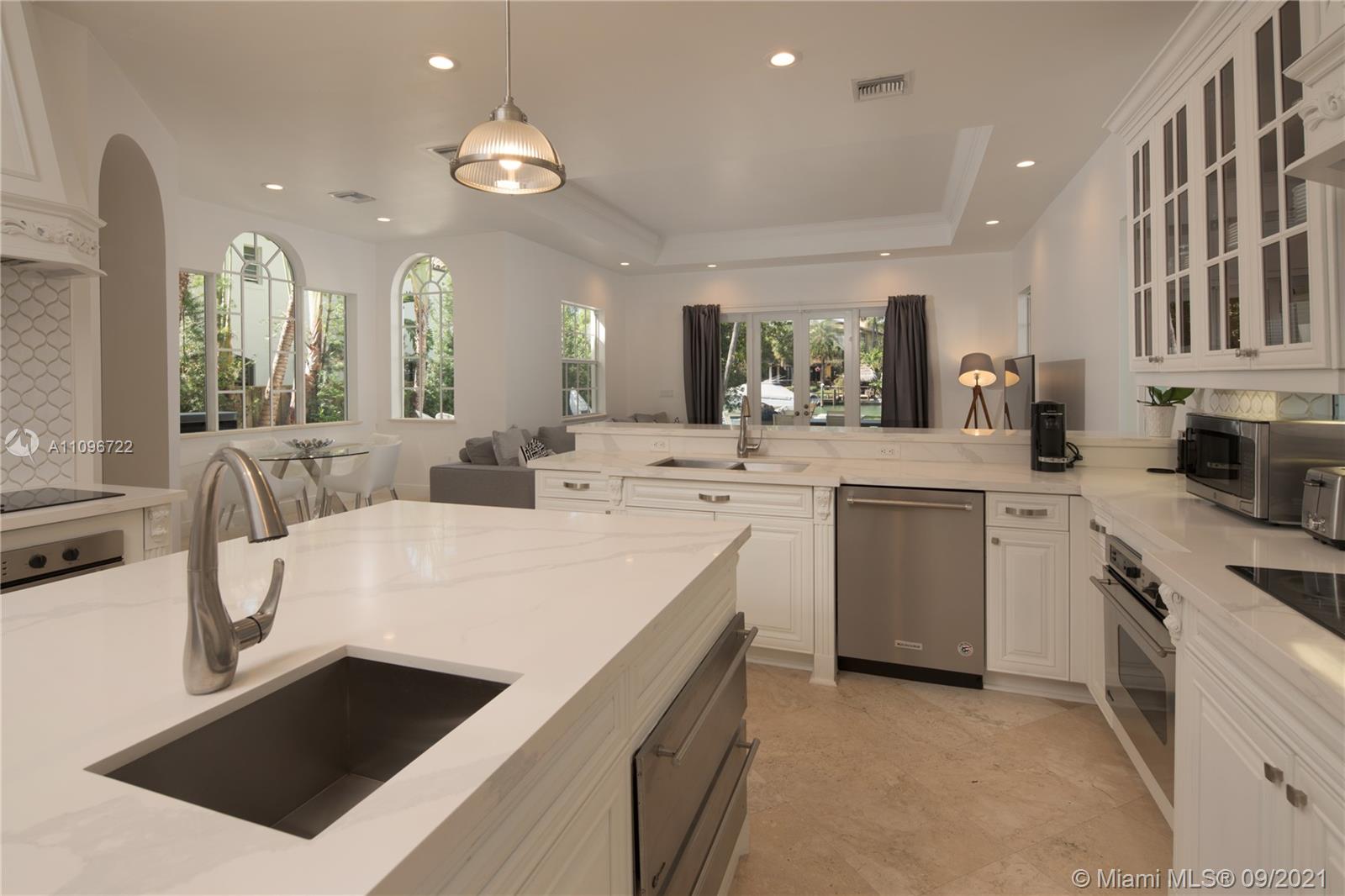 4900 Pine Tree Drive Miami Beach, FL 33140 - Photo 21 of 64