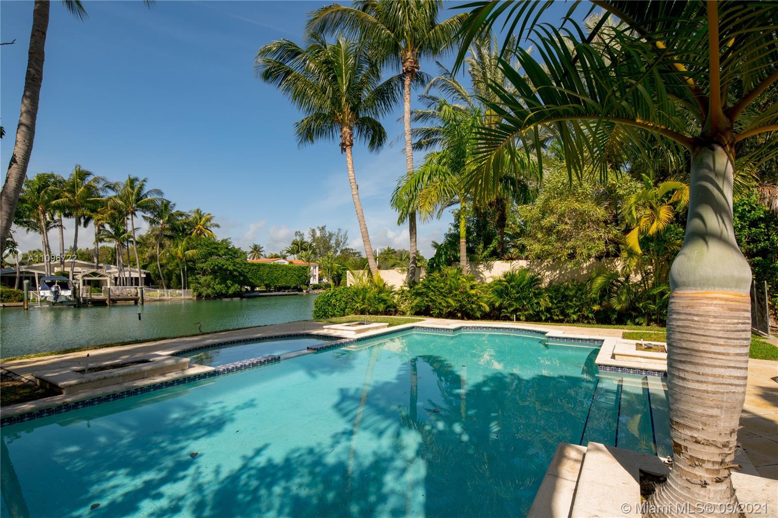 4900 Pine Tree Drive Miami Beach, FL 33140 - Photo 10 of 64