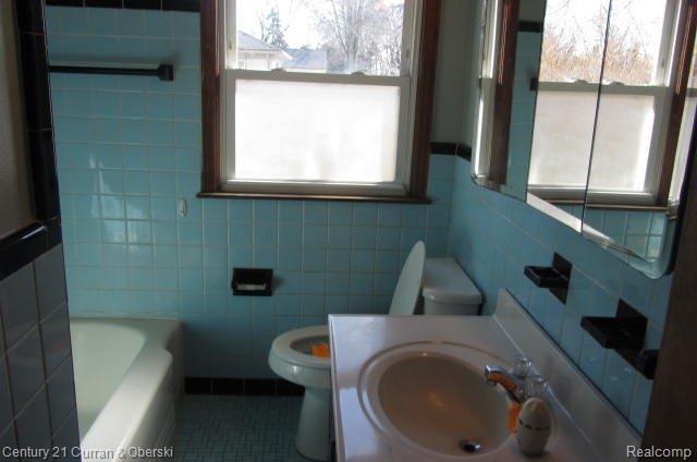 14313 Allen Road Southgate, MI 48195 - Photo 12 of 24 14313 allen clean 019.jpg