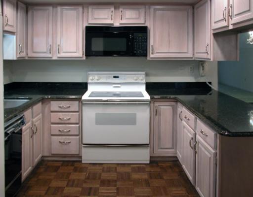 1500 Cochran Road, Unit 609 Pittsburgh, PA 15243 - Photo 2 of 11 Kitchen.