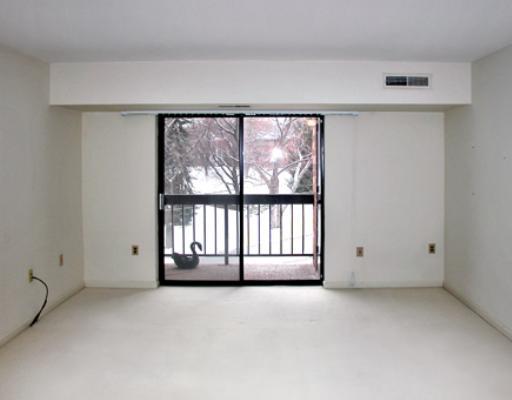 1500 Cochran Road, Unit 609 Pittsburgh, PA 15243 - Photo 6 of 11 Master Bedroom.