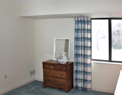 1500 Cochran Road, Unit 609 Pittsburgh, PA 15243 - Photo 9 of 11 Studio/Study/Office.