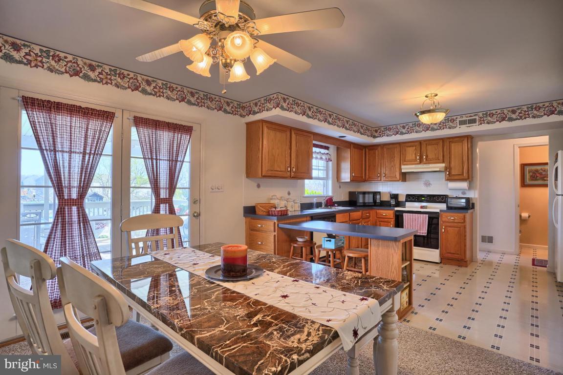 237 Bainbridge Circle Sinking Spring, PA 19608 - Photo 8 of 25
