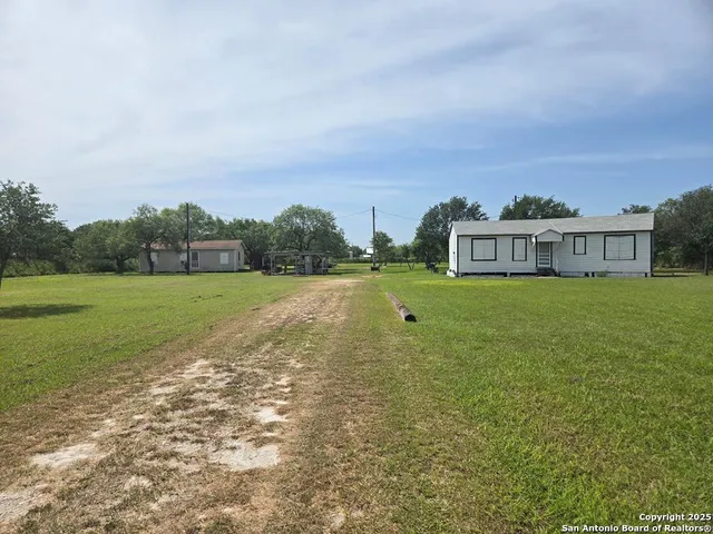 $205,000 | 464 County Road 613, Skidmore, TX 78389
