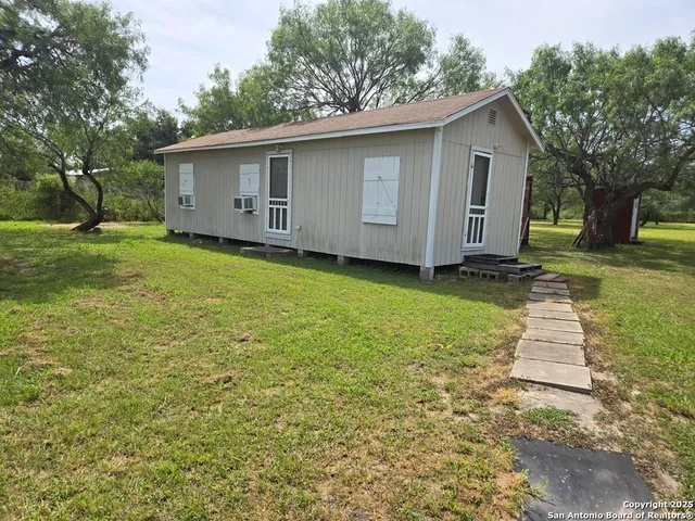 $199,500 | 464 County Road 613, Skidmore, TX 78389