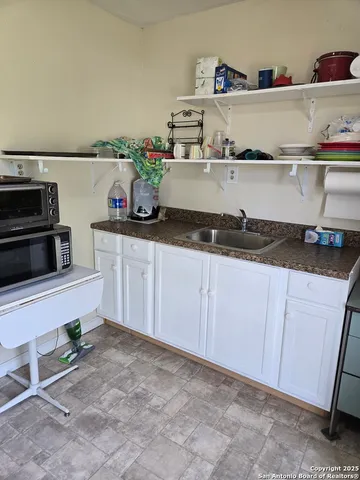 $199,500 | 464 County Road 613, Skidmore, TX 78389