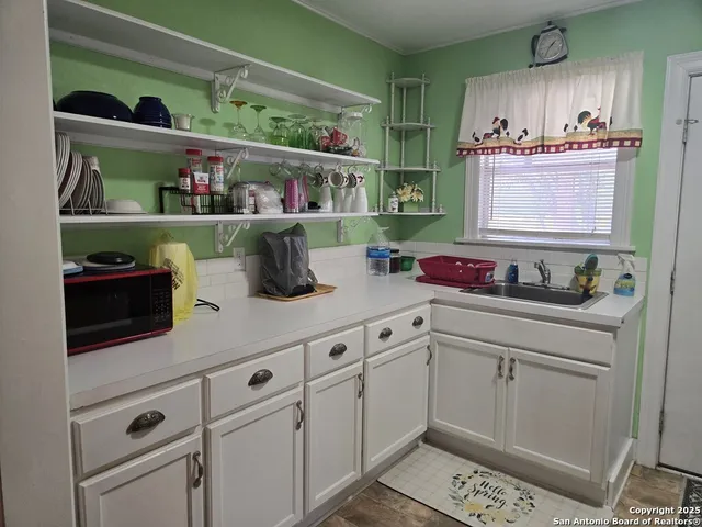 $199,500 | 464 County Road 613, Skidmore, TX 78389