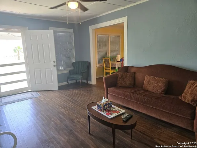 $199,500 | 464 County Road 613, Skidmore, TX 78389