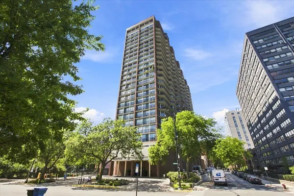 $3,500 | 4170 North Marine Drive, Unit 3A, Chicago, IL 60613