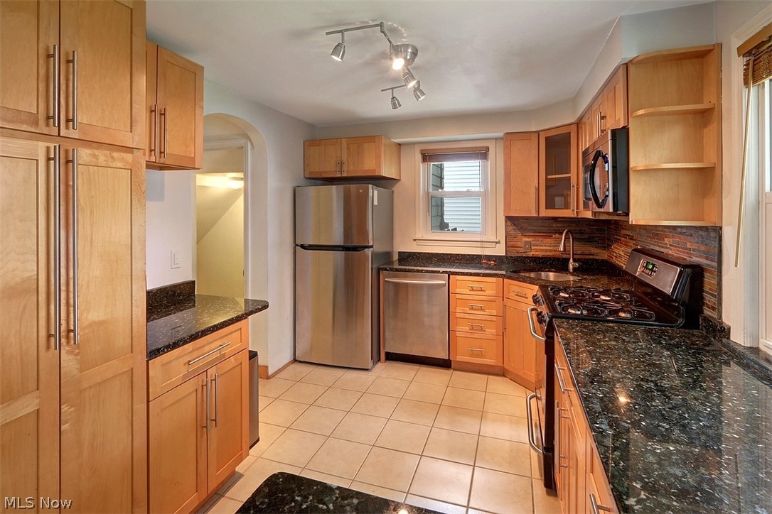 1136 Haselton Road Cleveland, OH 44121 - Photo 10 of 25
