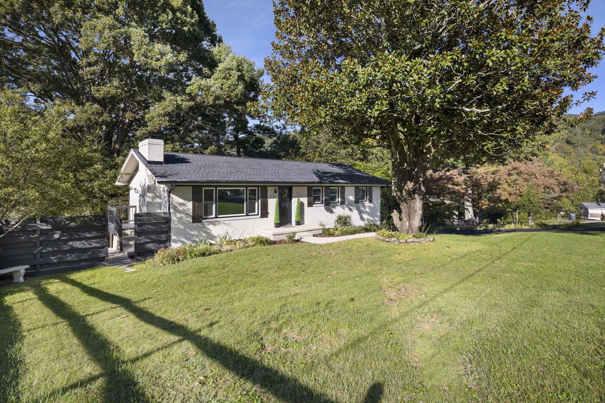 111 Longwood Road Bristol, TN 37620 - Photo 1 of 21 20-web-or-mls-IMG_8228