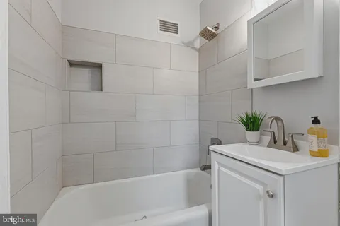 $1,095,000 | 625 South Quincy Street, Arlington, VA 22204