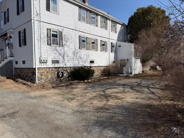 $2,200 | 15 Hillside Avenue, Unit 1, Marblehead, MA 01945