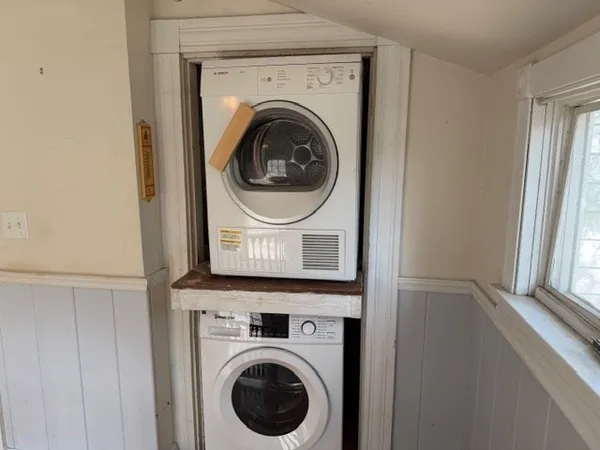 $2,200 | 15 Hillside Avenue, Unit 1, Marblehead, MA 01945