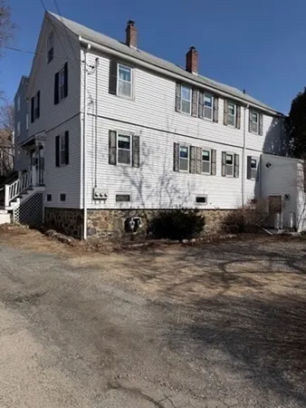 $2,200 | 15 Hillside Avenue, Unit 1, Marblehead, MA 01945