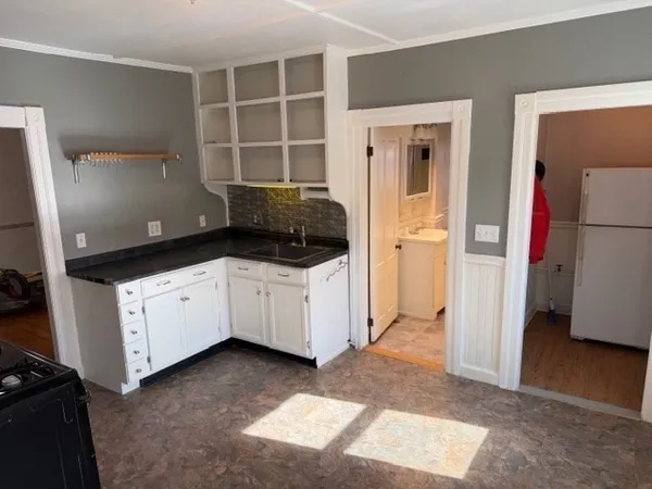 $2,200 | 15 Hillside Avenue, Unit 1, Marblehead, MA 01945