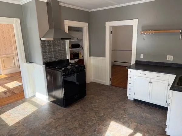 $2,200 | 15 Hillside Avenue, Unit 1, Marblehead, MA 01945