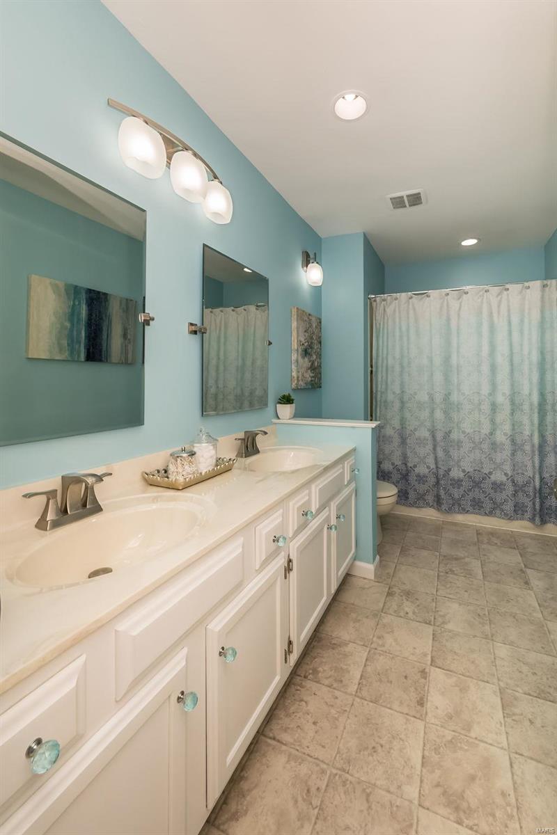 15813 Harris Ridge Court Chesterfield, MO 63017 - Photo 20 of 34 Gallery Image 20