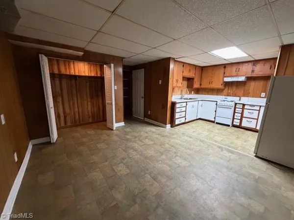 $995 | 1806 Walker Avenue, Unit D, Greensboro, NC 27403