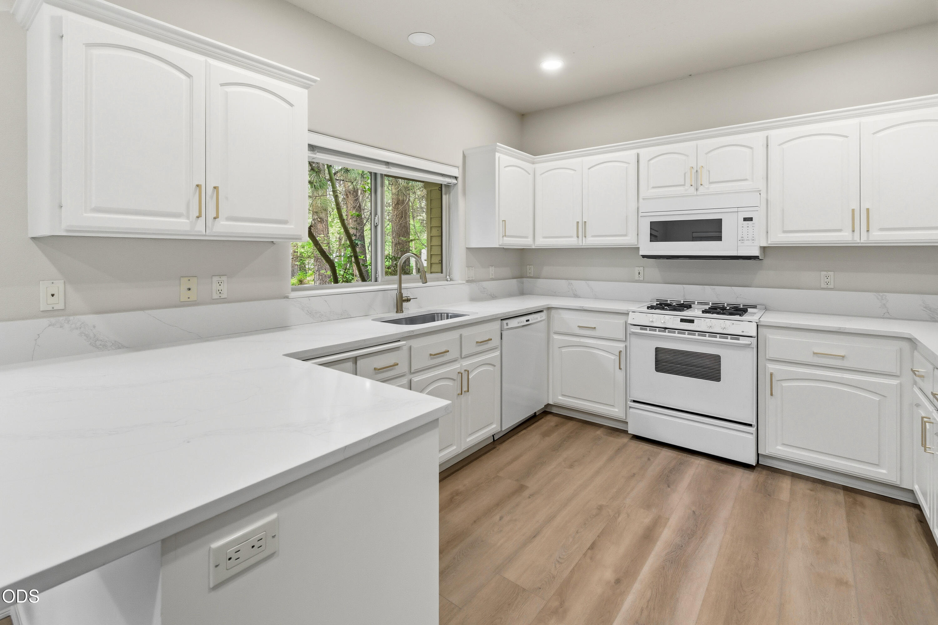 20387 Christmas Ridge Bend, OR 97702 - Photo 17 of 54