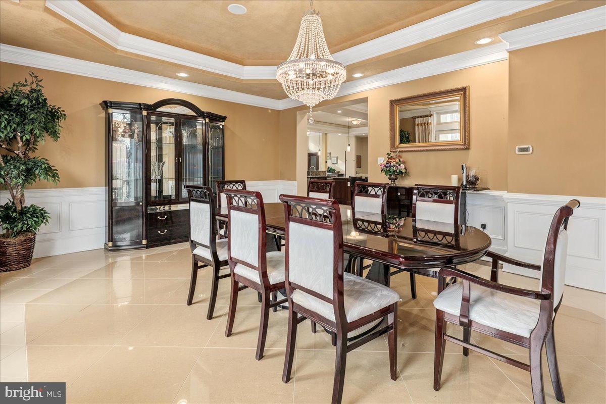 11846 Chapel Road Clifton, VA 20124 - Photo 29 of 143 a dining room with furniture and window