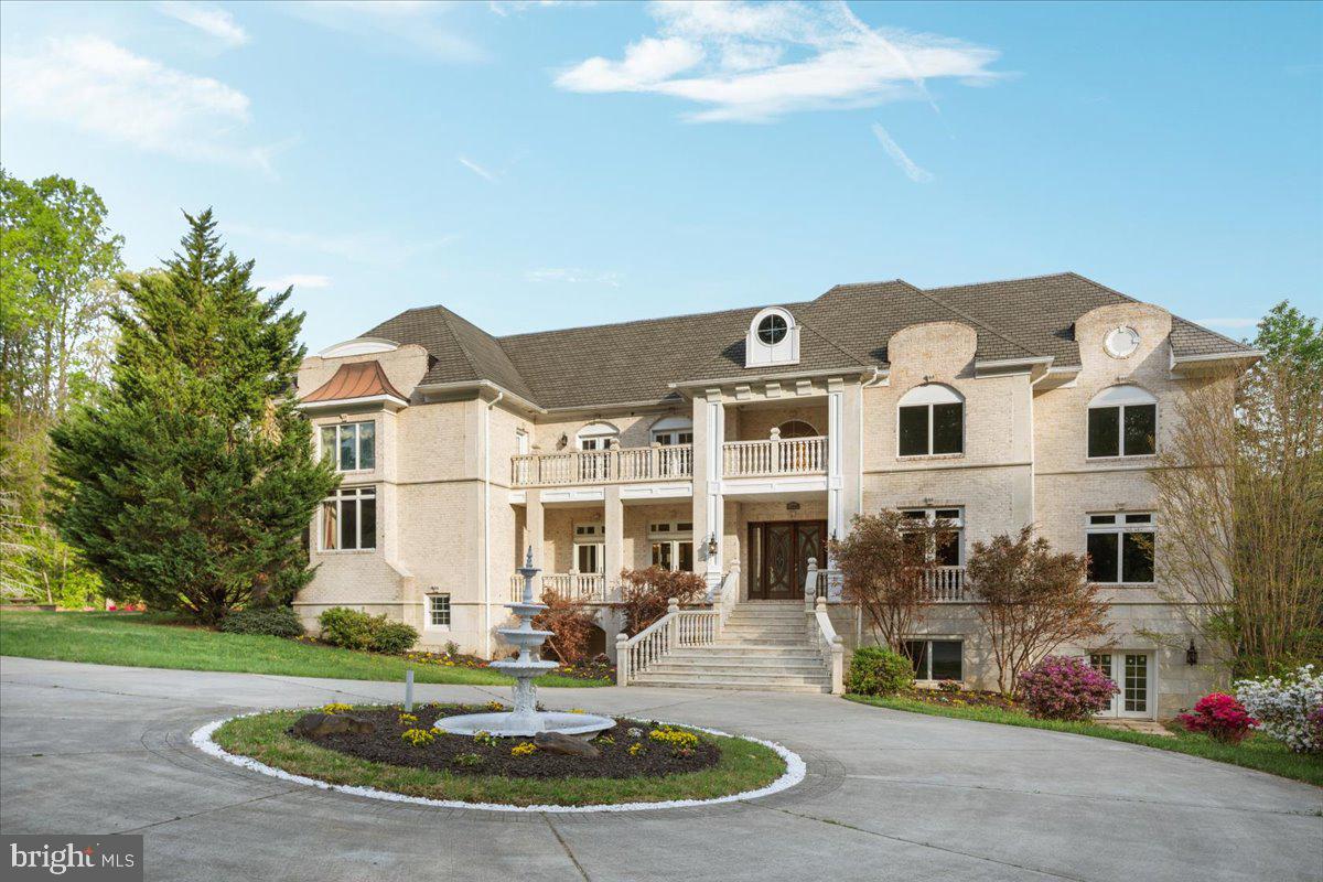 11846 Chapel Road Clifton, VA 20124 - Photo 3 of 143 Elegant estate with grand entrance.