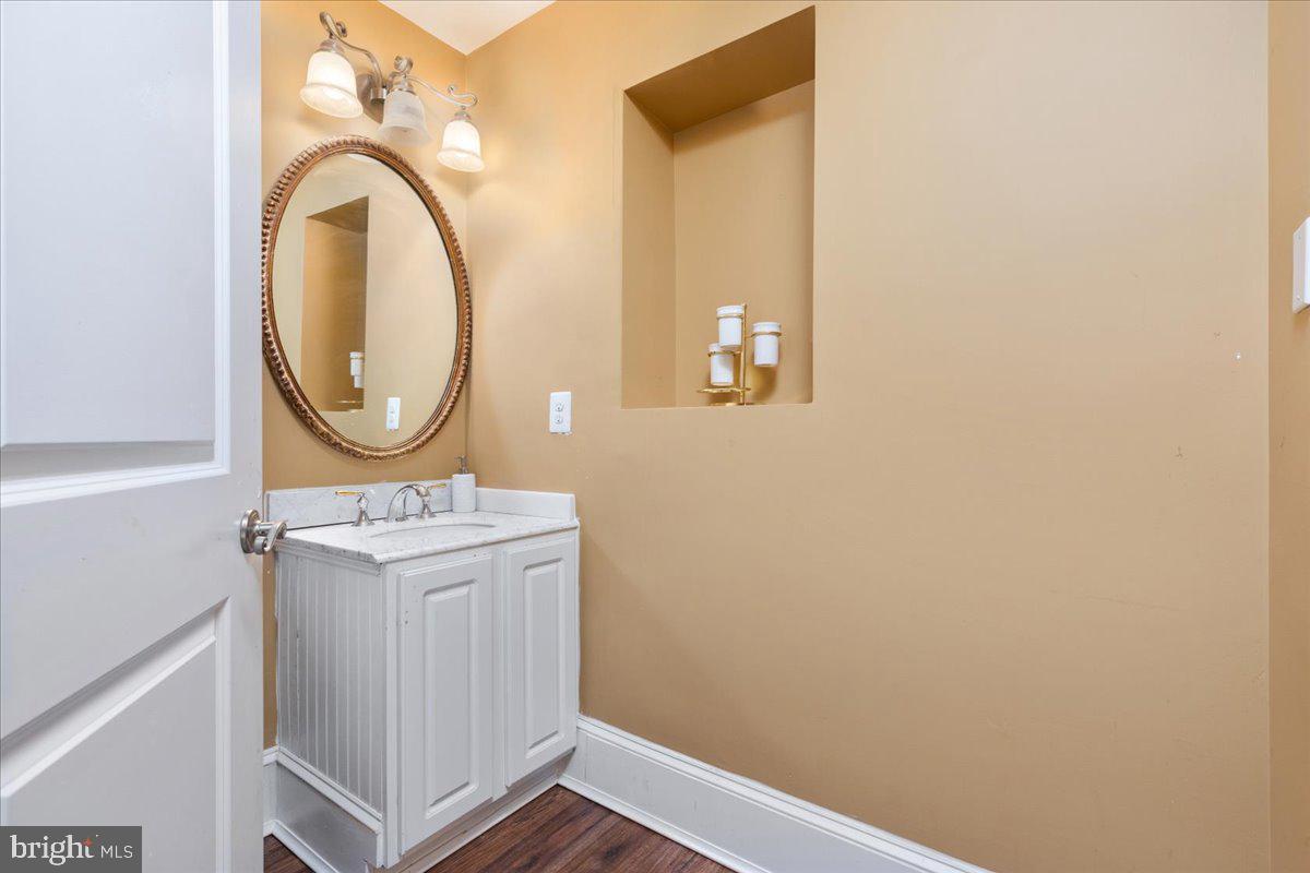 11846 Chapel Road Clifton, VA 20124 - Photo 63 of 143 Chic half-bath with warm tones.
